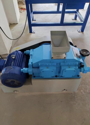 Küçük 1500kg/H Çift Silindirli Kırıcı Yüksek Enerji Kullanımı
